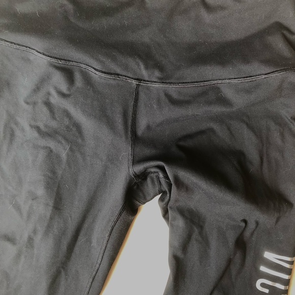 Victoria Secret Sport 3/4 length workouts legging. Sexy, squat proof!! - Picture 5 of 6